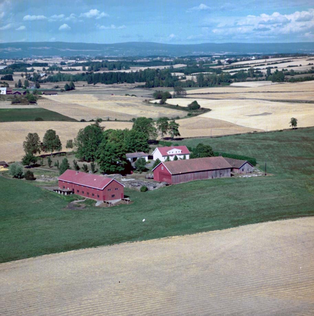 Widerøes Flyveselskap A/S, FLYFOTO HAMMERSTAD, STANGE