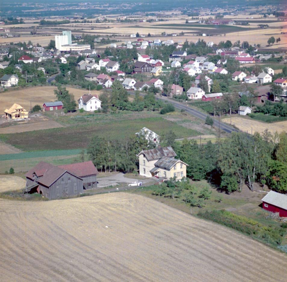 Widerøes Flyveselskap A/S, FLYFOTO GJELHAUG, STANGE SENTRUM