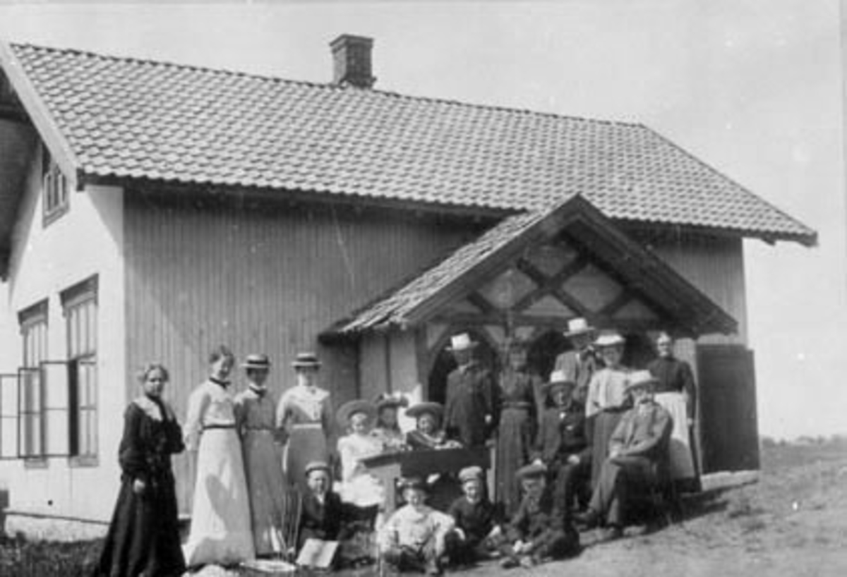 Anno Domkirkeodden, EKSTERIØR: OPHEIM, GRUPPE: 18 FORAN, VED VEVLA GÅRD OG KLØFTA SKOLE,