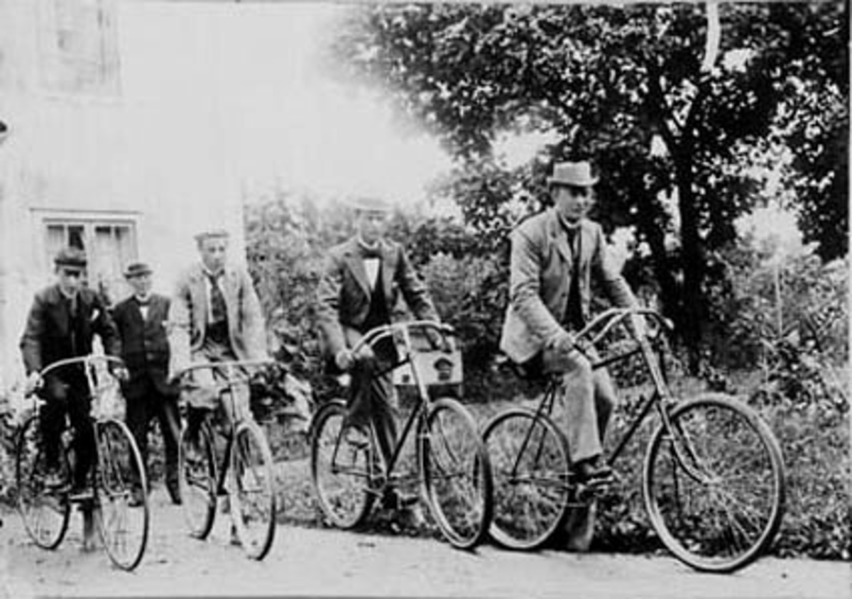 Normann Helger, SYKLISTER, MARTIN NORDSVEEN, OLE RINGNES, NILS RINGNES, HANS HOEL, PETER GODAGER, SYKKEL, VELOCIPEDKLUBBENSE ÅRBOKA 2006 S. 113