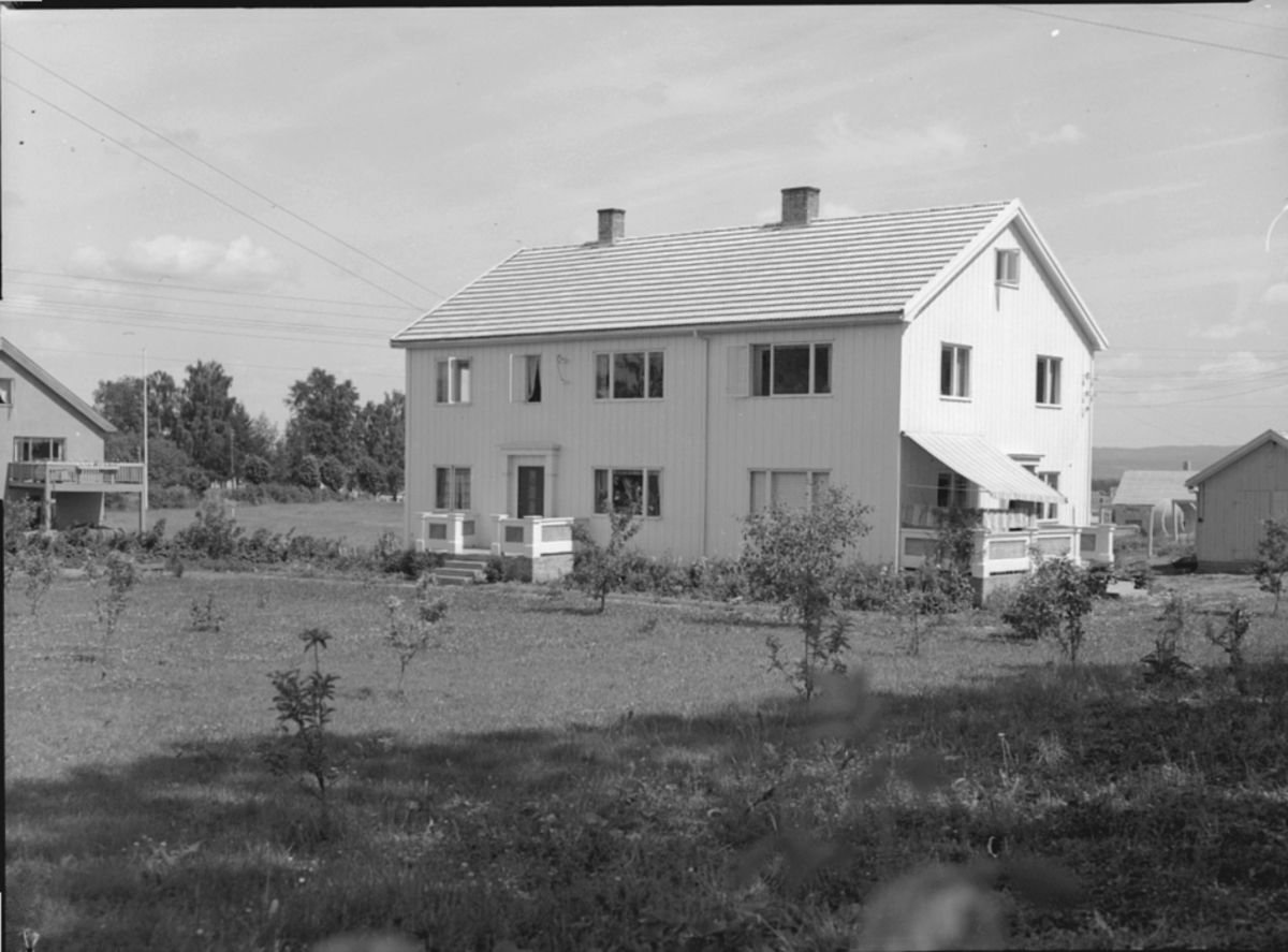 Anno Domkirkeodden, EKSTERIØR: KARSTEN VESTAD GÅRD, STANGE