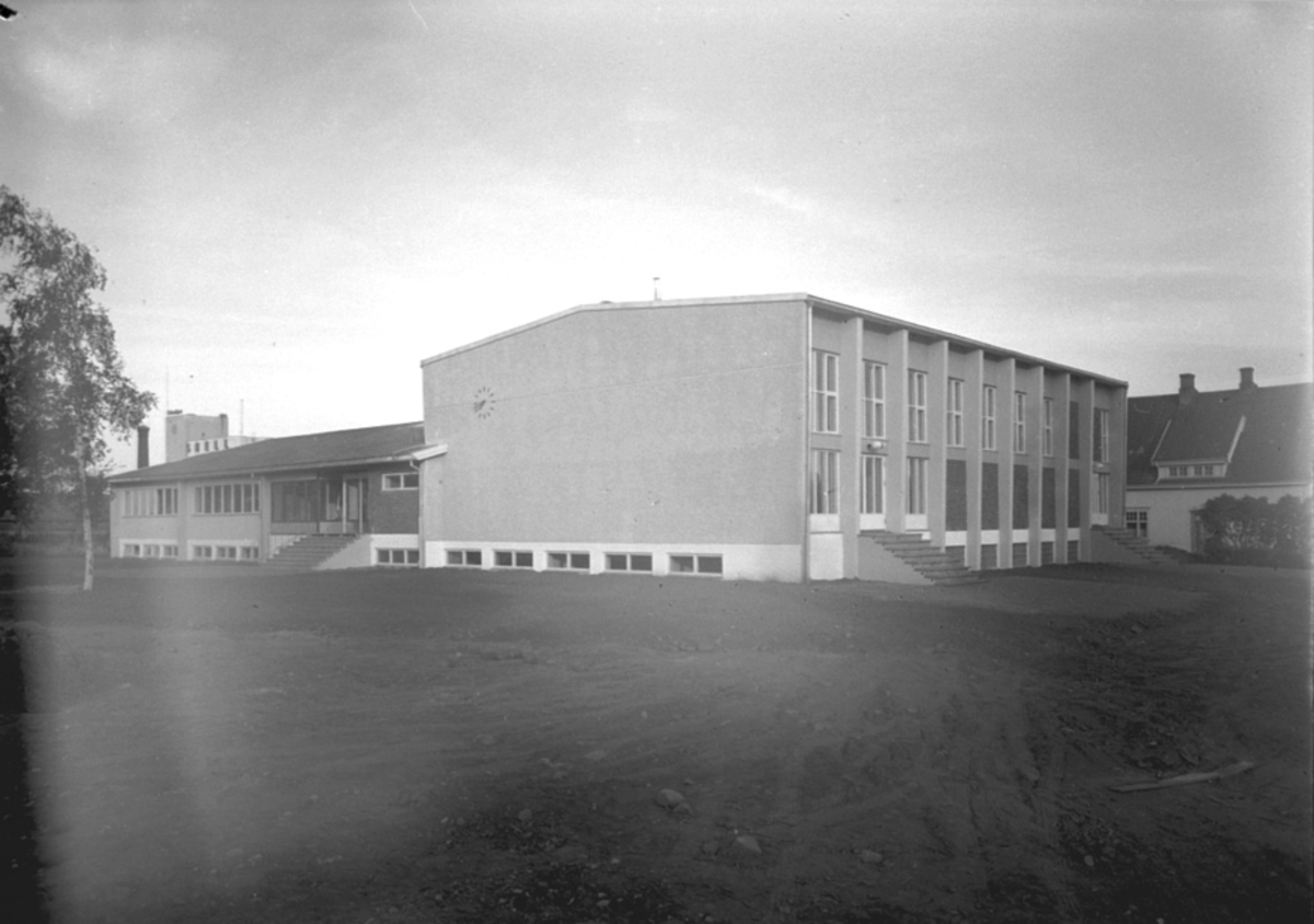 Anno Domkirkeodden, EKSTERIØR: STANGE KOMMUNALE REALSKOLE, GYMNASTIKKSAL, SVØMMEHALL