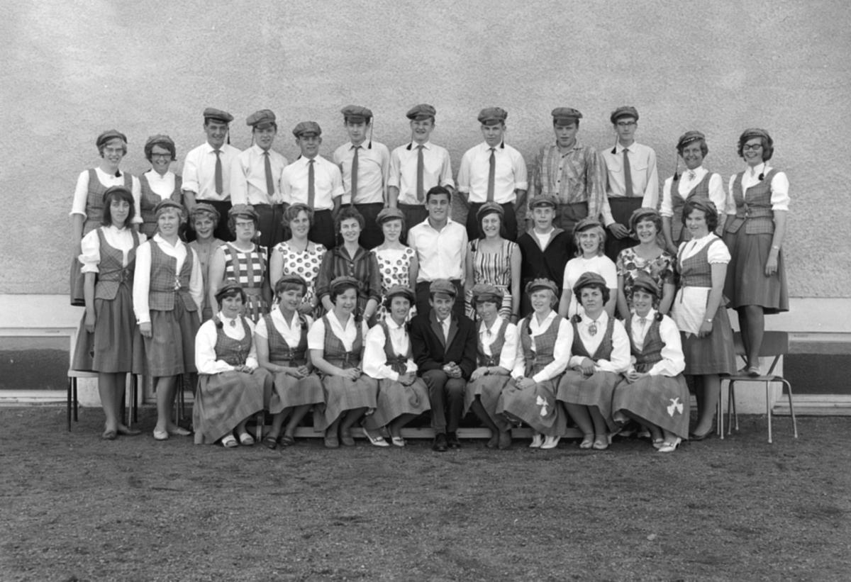 Anno Domkirkeodden, GRUPPE: SKOLEELEVER, KLASSE, STANGE KOMMUNALE REALSKOLE, 33 ELEVER, RUSS, LÆRER JOHAN LARSEN,