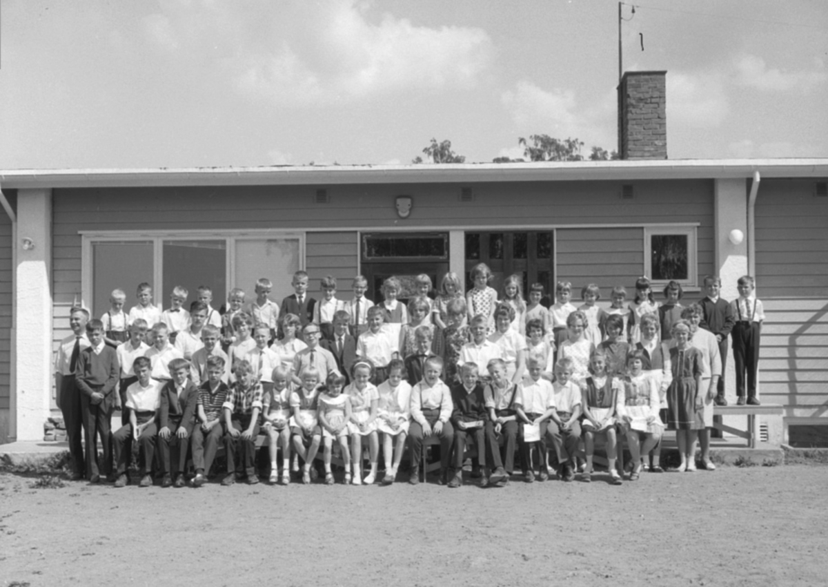 Anno Domkirkeodden, GRUPPE: 59 ELEVER, STENBY SKOLE, ESPA, LÆRER TOLGERSBAKK, MAGNAR, LÆRER INGER MOSTUE, Dublett; 0417-08388