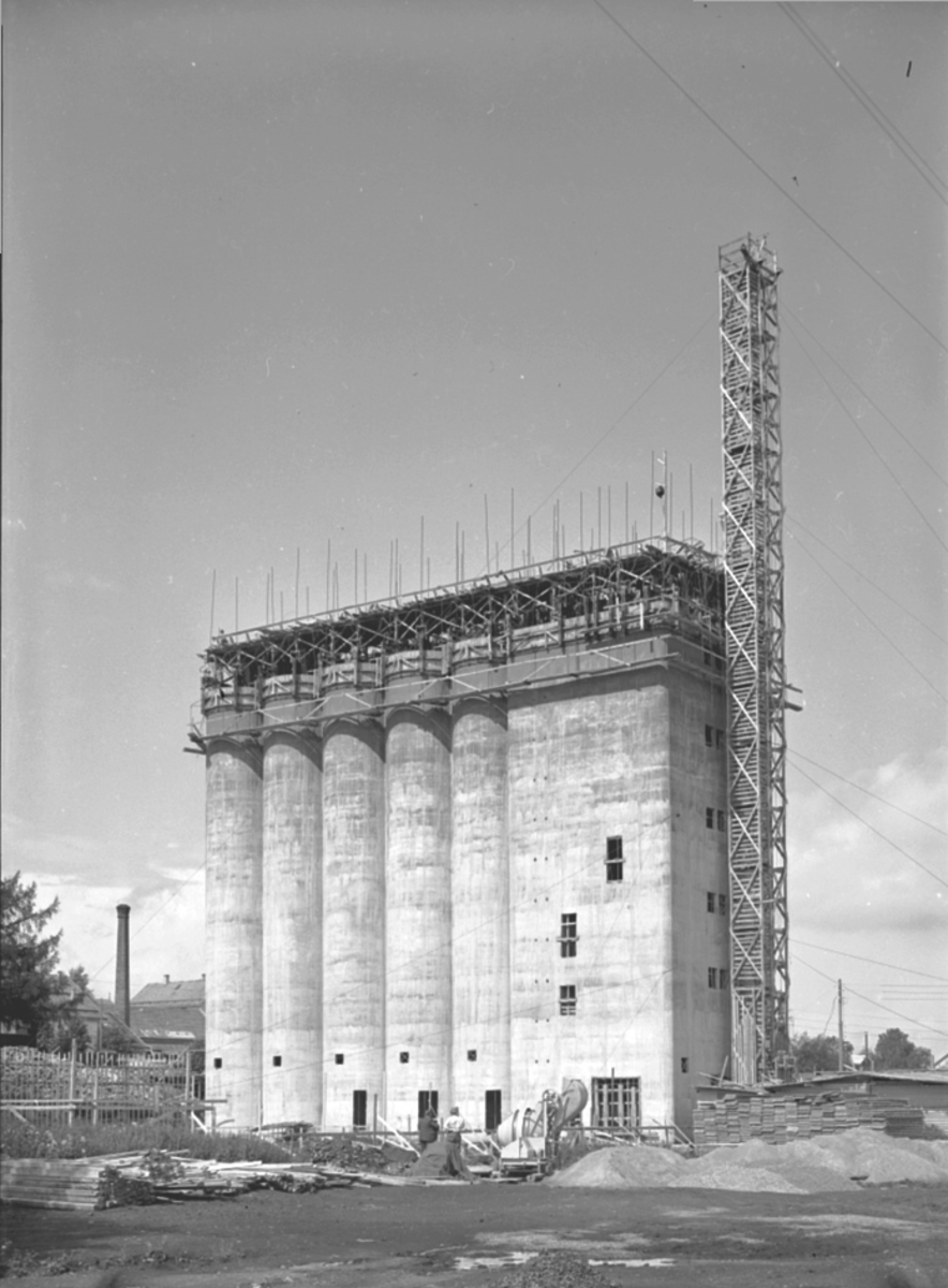 Anno Domkirkeodden, FELLESKJØPETS MØLLE, SILOEN BYGGES, HALVEIS OPPFØRT,