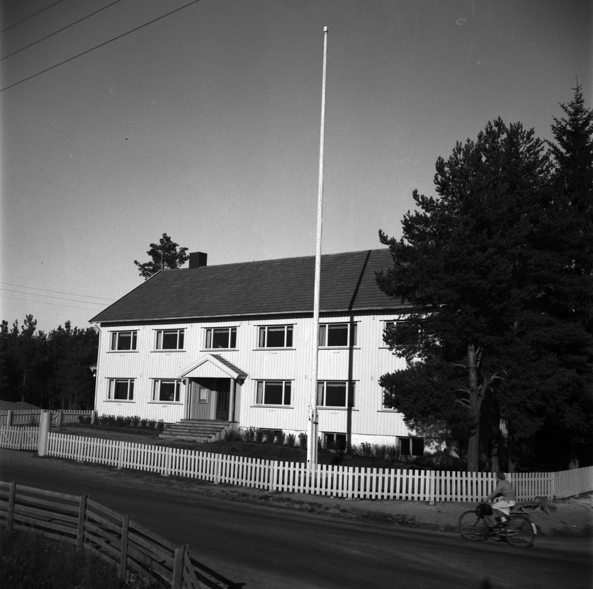 Anno Domkirkeodden, EKSTERIØR: HERREDSHUSET, ROMEDAL