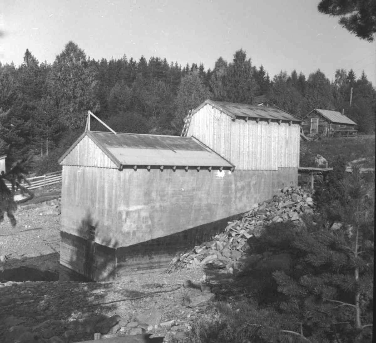 Anno Domkirkeodden, STANGE KOMMUNE, VANNVERKET, PUMPESTASJON, EKSTERIØR: FRANGSTUA, FRANGSTØEN