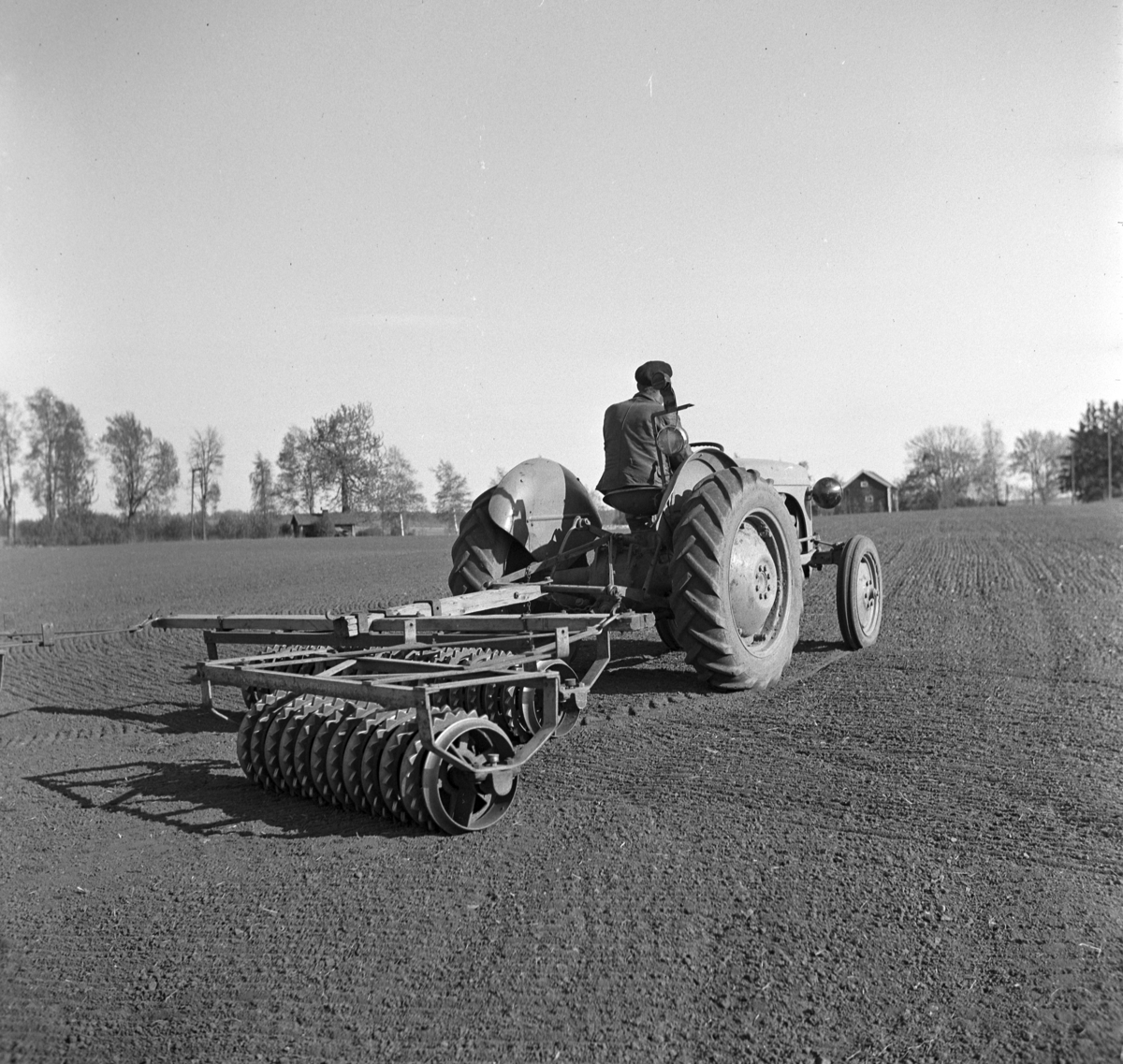 Anno Domkirkeodden, TRAKTOR MED TROMMEL, KJENNSTAD GÅRD,