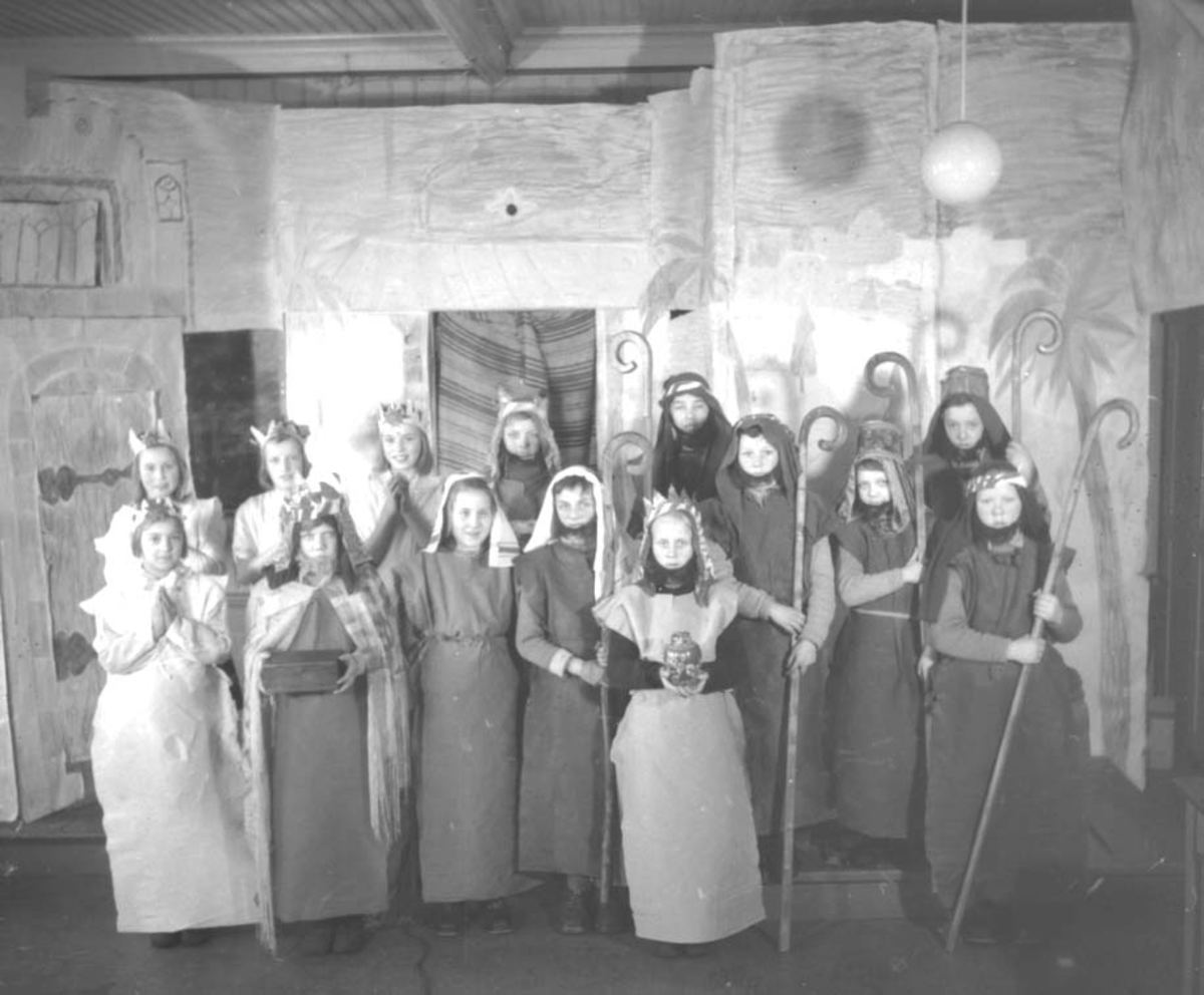 Anno Domkirkeodden, RELEGIØST SKUESPILL, SKOLE-TEATER, SØRHOLTE SKOLE,