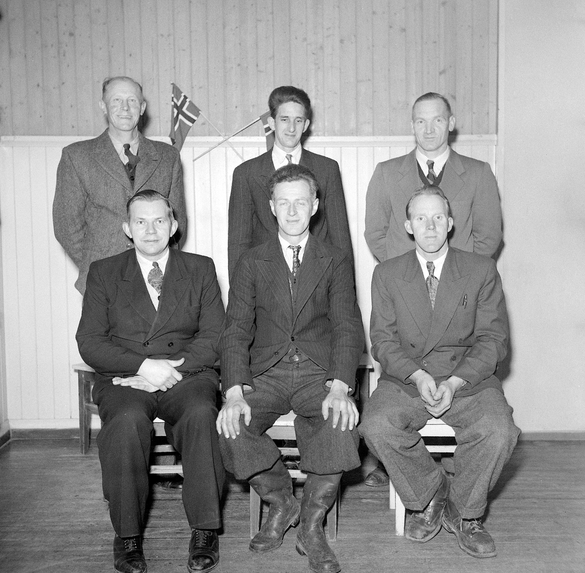 Anno Domkirkeodden, ESPA ARBEIDERFORENING, STYRET 1955. Fra venstre foran; Einar Bergsjø, Borger Simensen og Ove Andreassen. Fra venstre bak: Fritz Mørk, Sverre Sveen og Per Engen