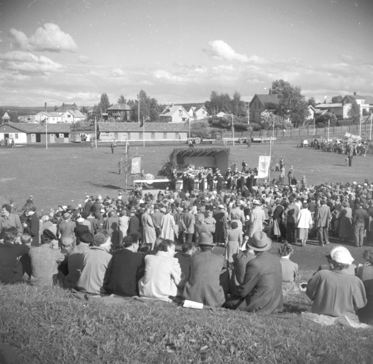 Anno Domkirkeodden, STANGEUTSTILLING, MYE FOLK, SCENE, UTSTILLINGSPLASSEN, HAMAR