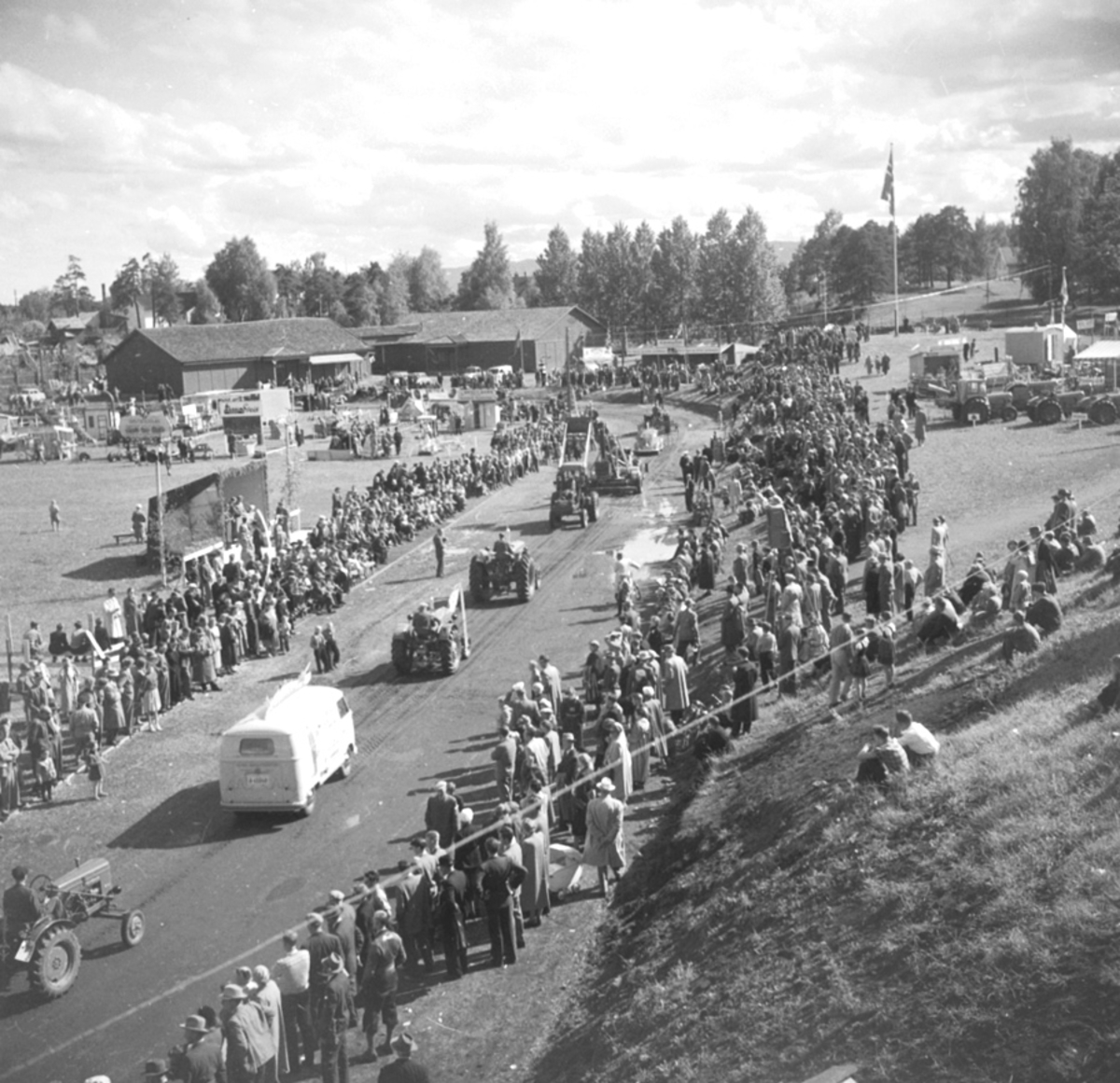 Anno Domkirkeodden, STANGEUTSTILLING, OVERSIKT, MYE FOLK, LANDBRUKSMASKINER, UTSTILLINGSPLASSEN, HAMAR
