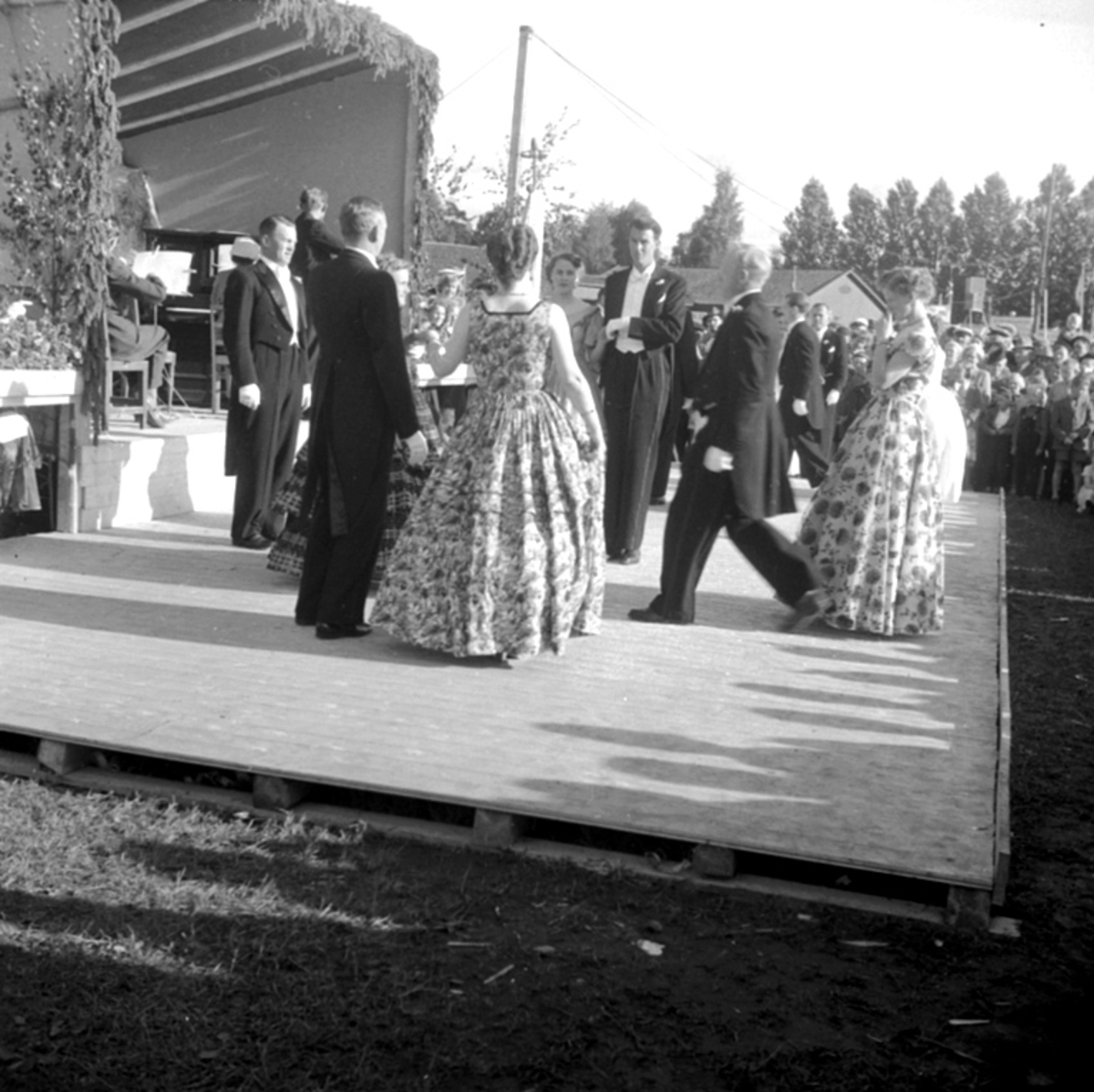 Anno Domkirkeodden, STANGEUTSTILLING, DANSEOPPVISNING, UTSTILLINGSPLASSEN, HAMAR