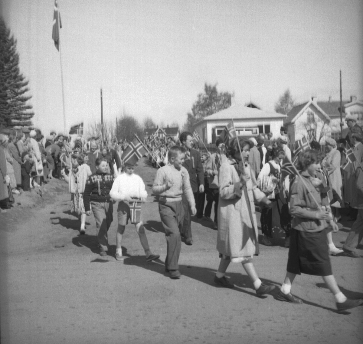 Anno Domkirkeodden, 17 MAI, BARNETOG, FLAGG,