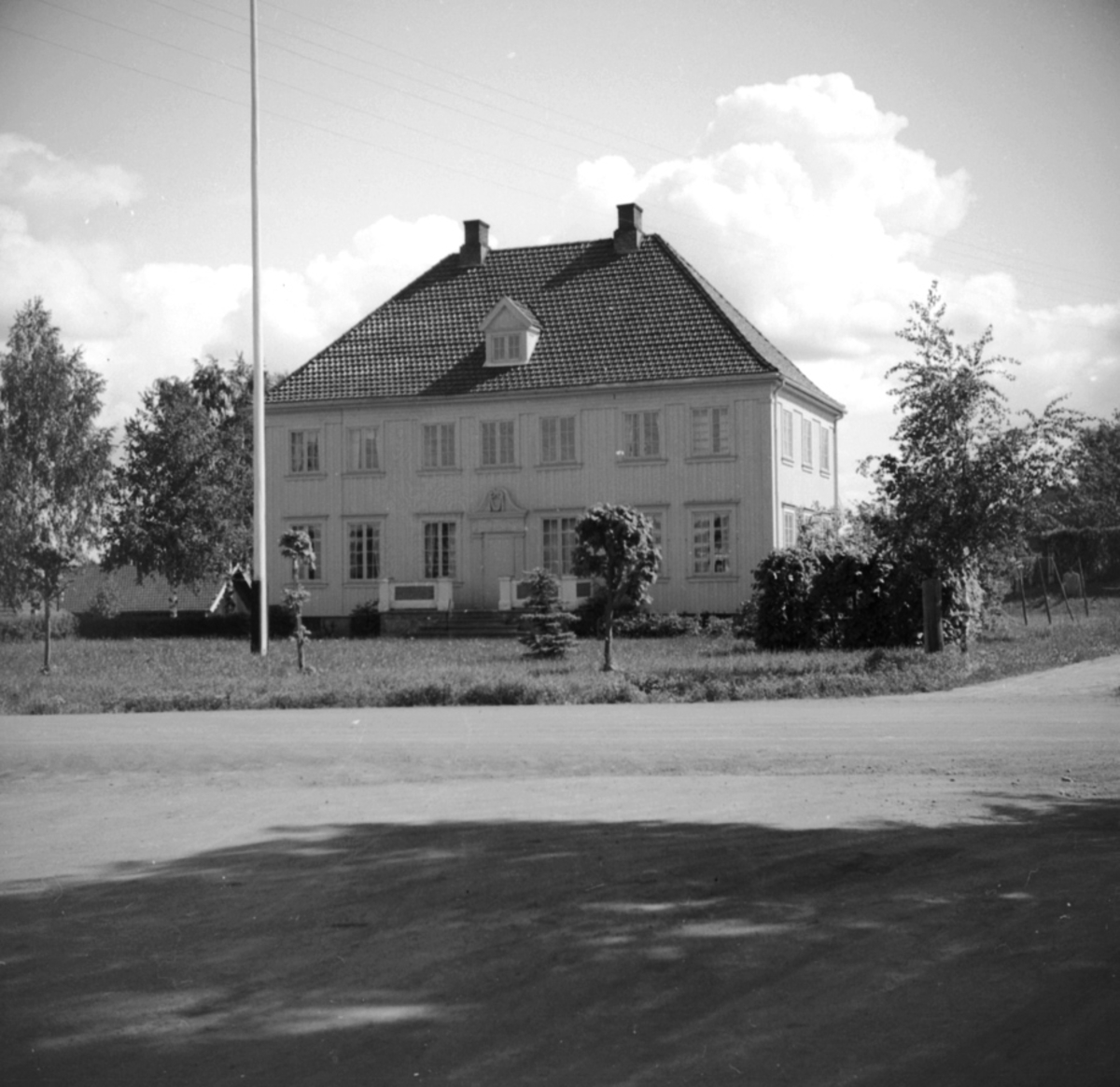 Anno Domkirkeodden, EKSTERIØR: SOLE,