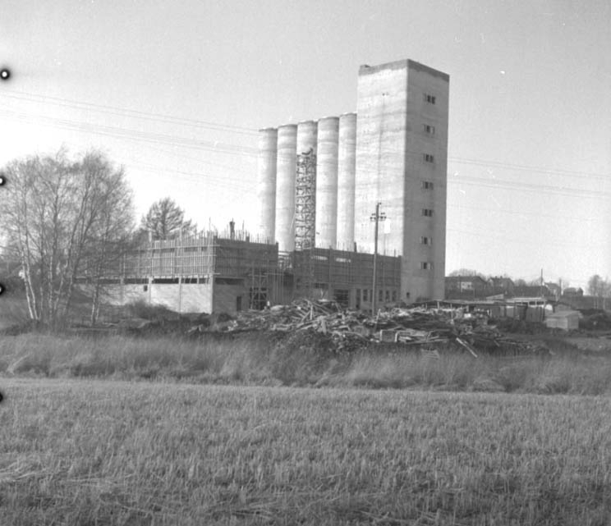 Anno Domkirkeodden, EKSTERIØR: FELLESKJØPETS MØLLE, SILOEN BYGGES, STILAS, BYGGEPLASS,