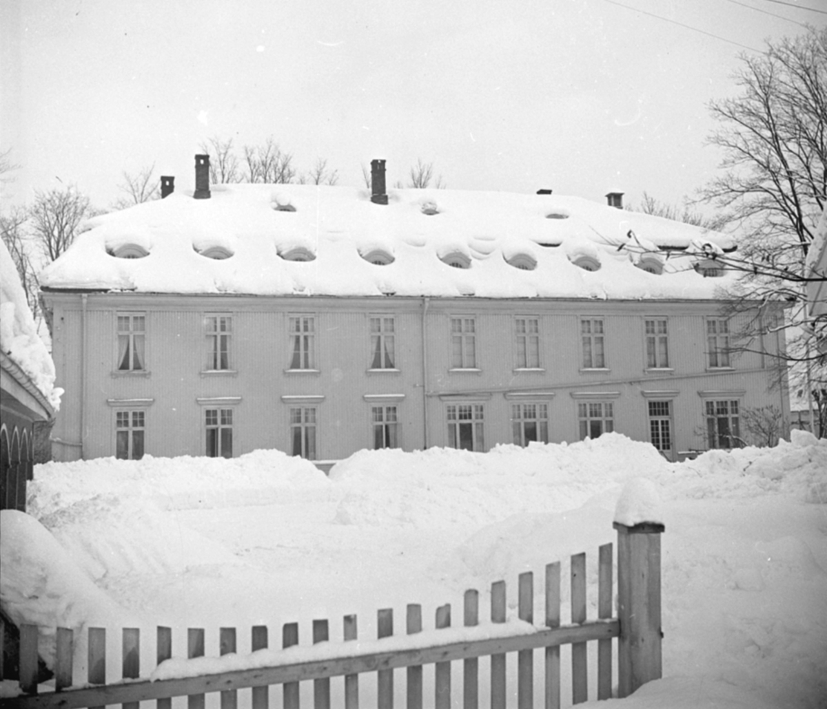 Anno Domkirkeodden, EKSTERIØR: TINGVOLD, VINTER,