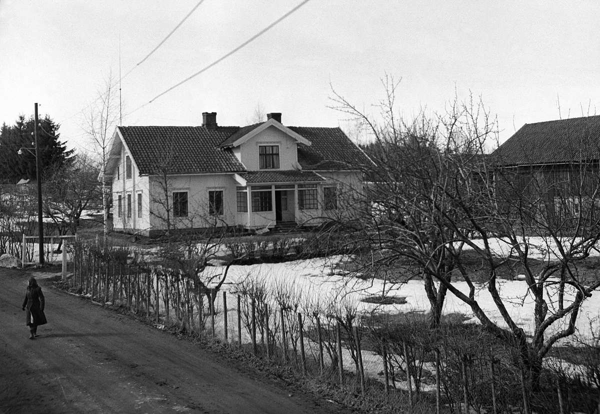 Anno Domkirkeodden, EKSTERIØR: VESTGÅRD, MEIERIBESTYRER KJELDSBERGS HUS,