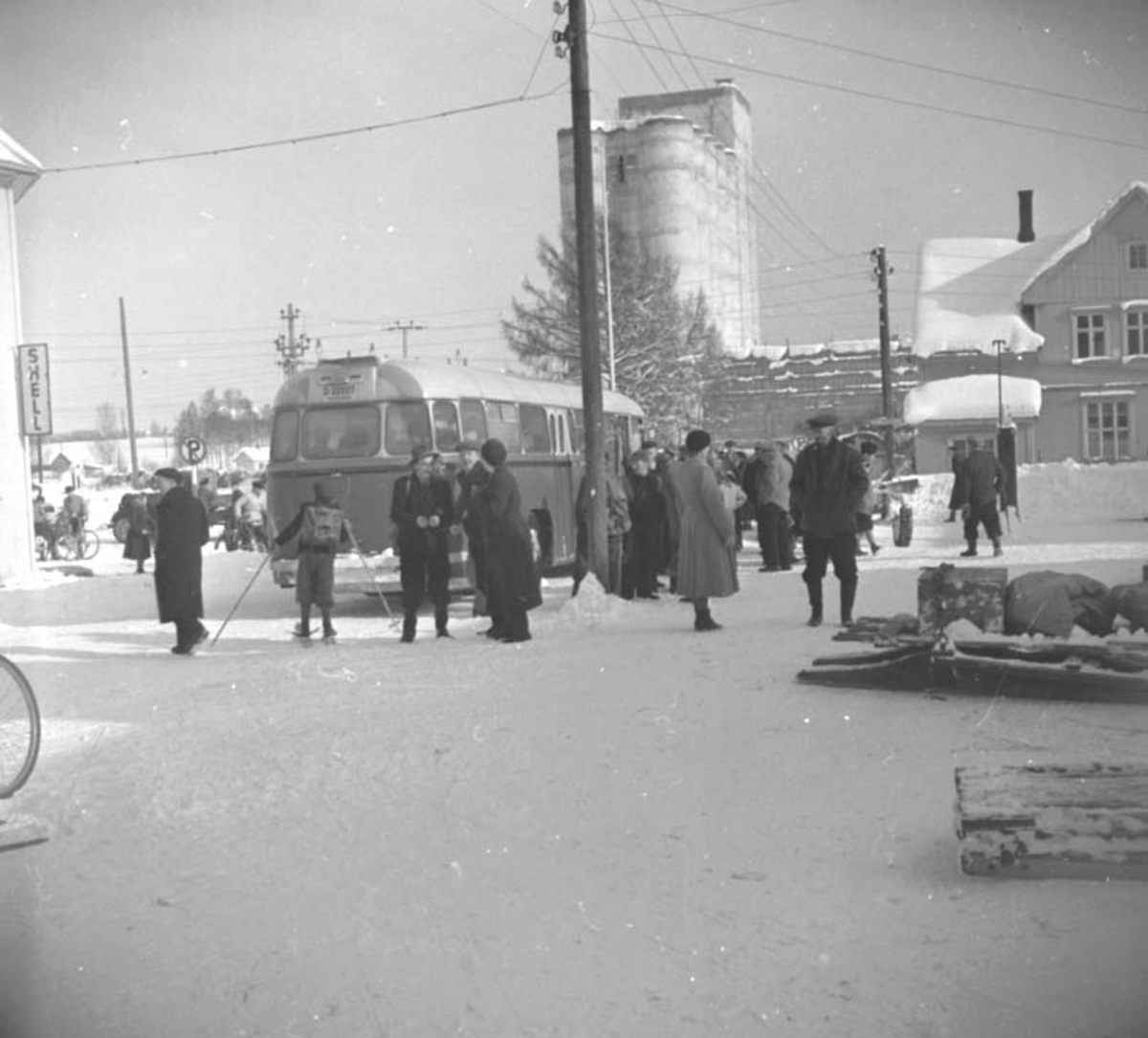 Anno Domkirkeodden, MEIERITORGET/GODAGERTORGET, MYE FOLK, SKI, BUSS, VINTER