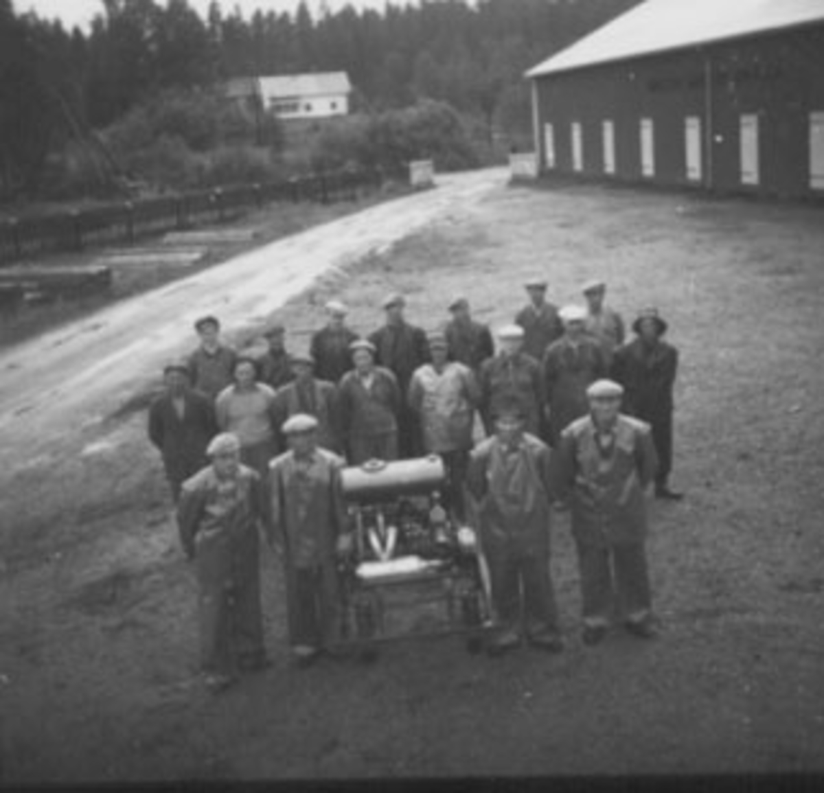 Anno Domkirkeodden, GRUPPE: 19 MENN, BRANNMANSKAP MED BRANNSPRØYTE, VALLSET SAG OG HØVLERI, VALLSET