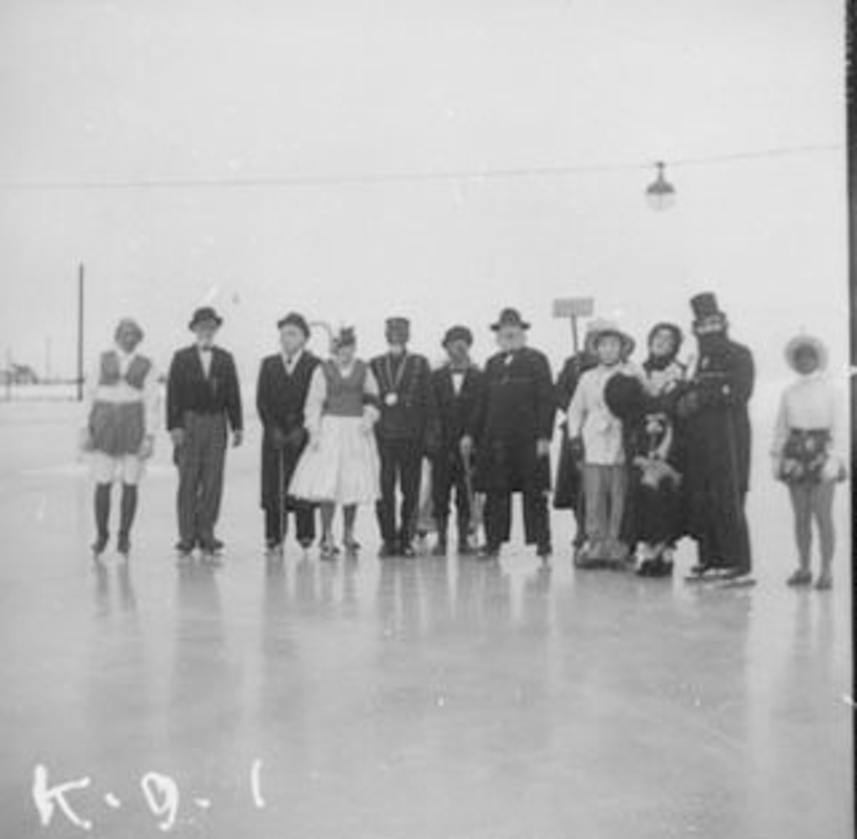 Anno Domkirkeodden, STANGE SKØYTEKLUBB, HUMORISTISK SHOW, UTKLEDDE FOLK, STANGE SKØYTEBANE,