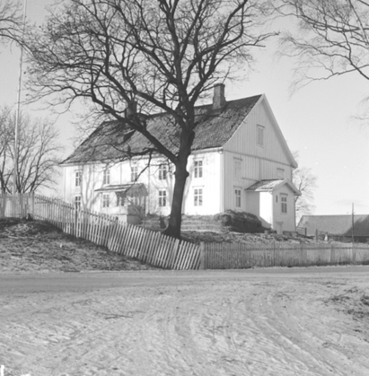 Anno Domkirkeodden, EKSTERIØR: HOVEDBYGNING, STANGE PRESTEGÅRD