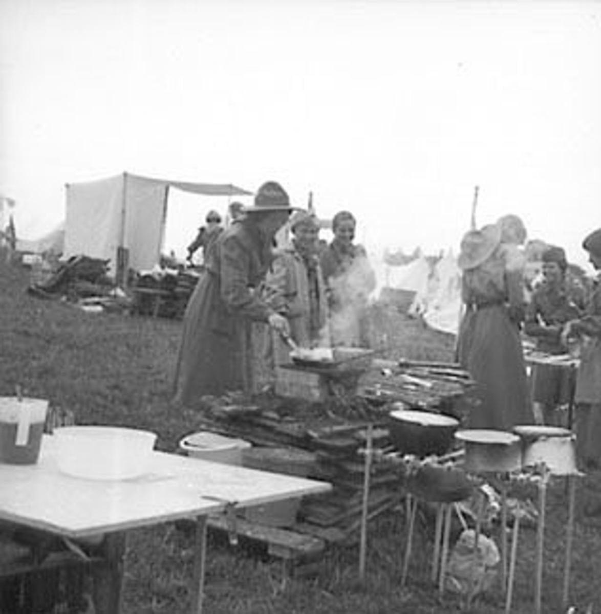 Anno Domkirkeodden, LANDSPIKESPEIDERLEIR, OTTESTAD, TILLAGING AV MAT, UTENDØRS, OTTESTAD