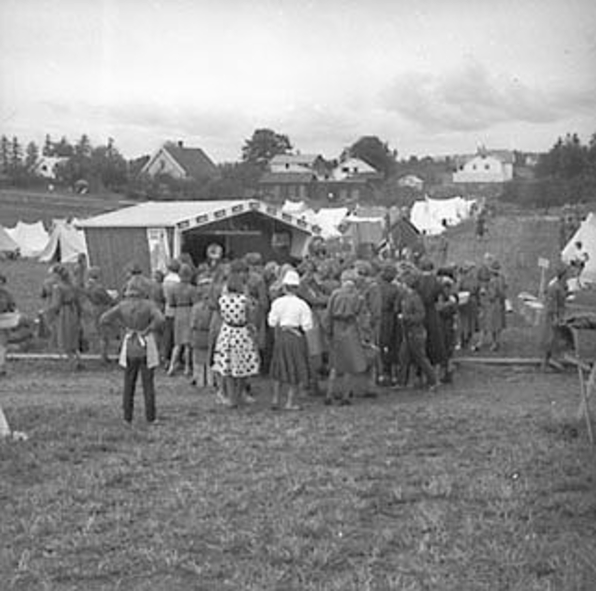 Anno Domkirkeodden, LANDSPIKESPEIDERLEIR, OTTESTAD, SPEIDERE FORAN KIOSK