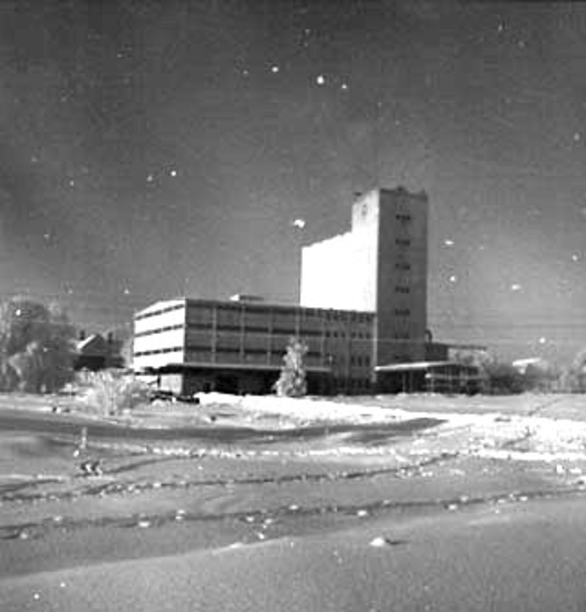 Anno Domkirkeodden, EKSTERIØR: FELLESKJØPET, KORNSILO, FERDIG UTBYGD, VINTER