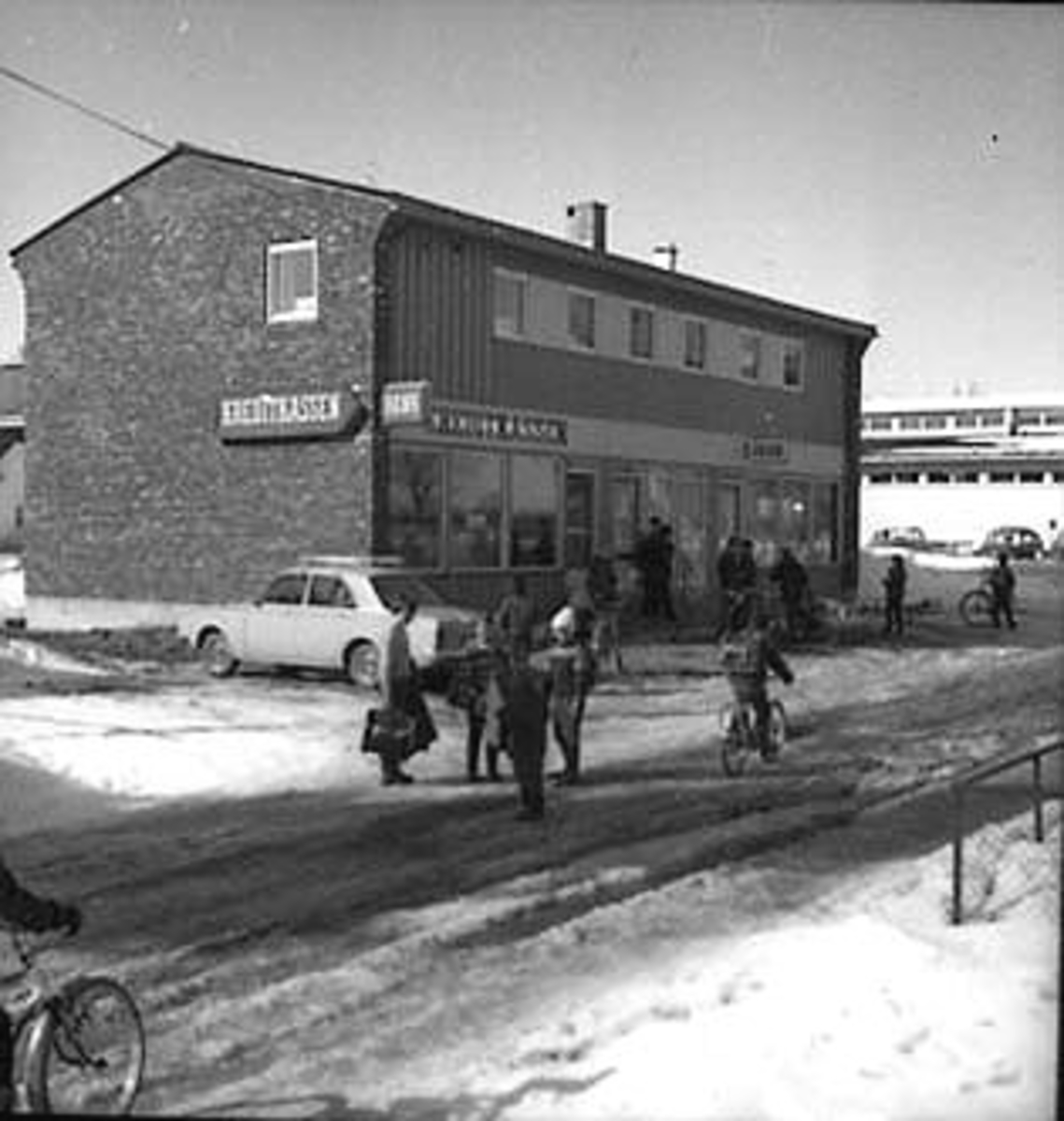 Anno Domkirkeodden, EKSTERIØR: KREDITKASSENS NYBYGG, SKOLEGATA. , STANGEBYEN