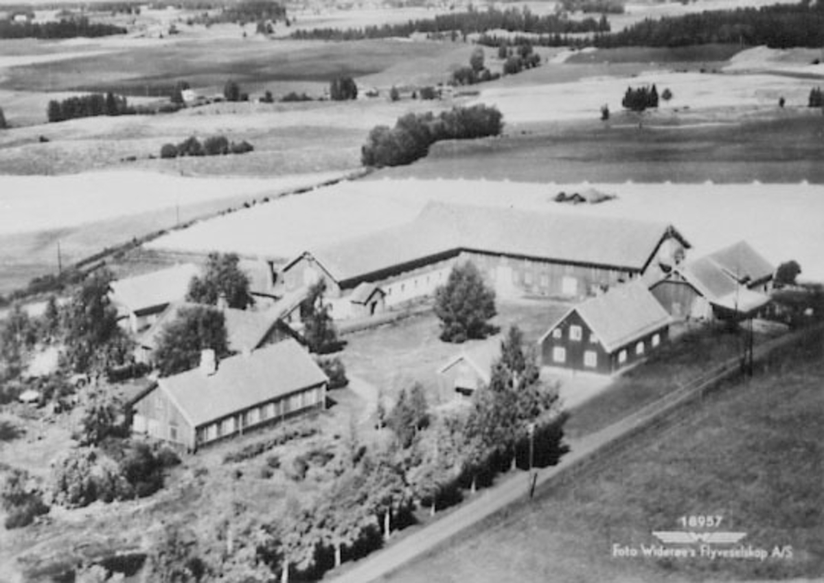 Widerøes Flyveselskap A/S, FLYFOTO: GARDSBRUK LALUM, LALUM NORDRE