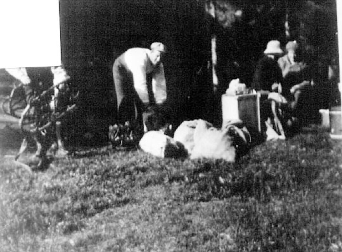 Normann Helger, STORÅSEN SETER, LØSET I ÅMOT UNDER SKJELVE, LILLE, KLØV, OPPAKKING, IVAR GJESTVANG OG GUSTAV GJESTVANG PAKKER UT,
