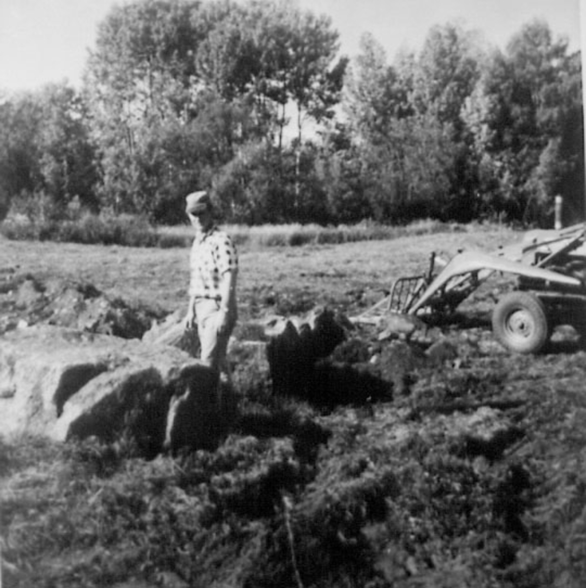 Normann Helger, NYBROTT MED TRAKTOR, STORE STEINER, MANN, REE LILLE, RE LILLE
