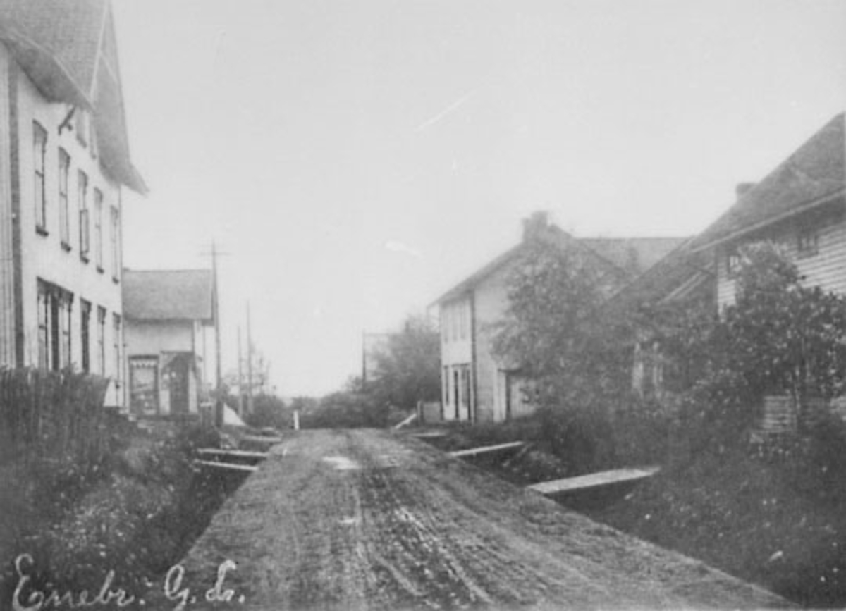 Normann Helger, OVERSIKT STORGATA, SKYSSTASJONEN "FRAM", KJØPMANN NORDSVEEN, OLE GÅRD, LINDBO, URMAKER OTTESTADS GÅRD, STANGE STASJON