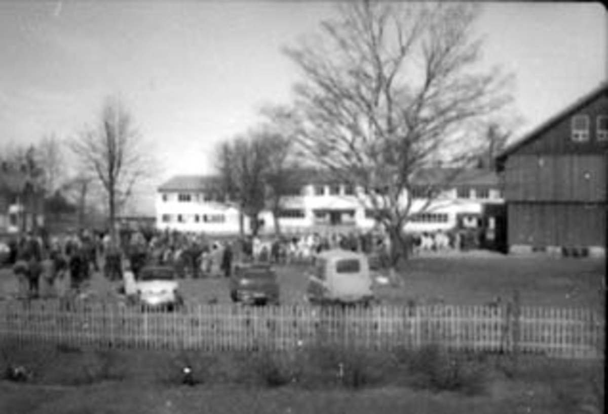 Anno Domkirkeodden, 17 MAI, SAMLING PÅ STANGE SKOLE, MYE FOLK