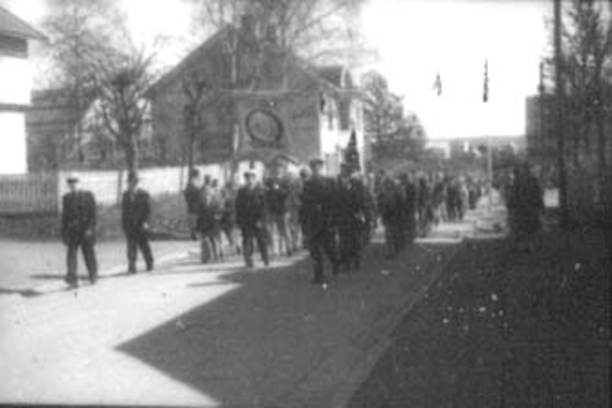 Anno Domkirkeodden, 17 MAI TOG MED POLITI (LENSMENN) FORAN