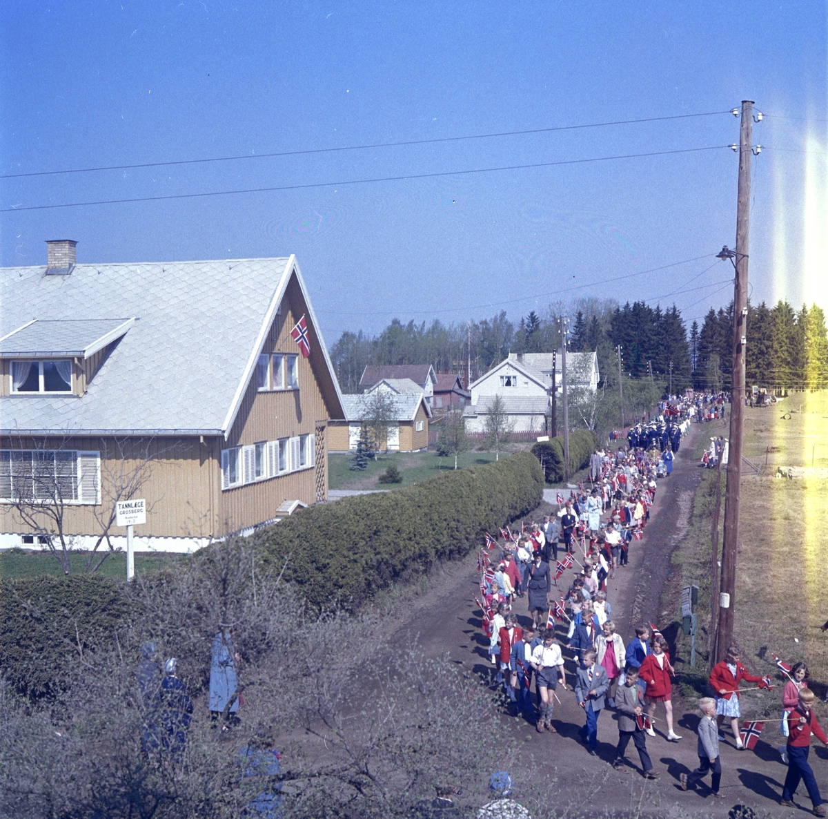 Anno Domkirkeodden, 17 MAI TOG PÅ BIKKJEHØGDA VED TELTHUSET, KOMMER FRA SYKEHUSET, HUSET TIL VENSTRE: KAMPEN ØSTRE SOM VAR TANNLEGE GROSBERGS HUS