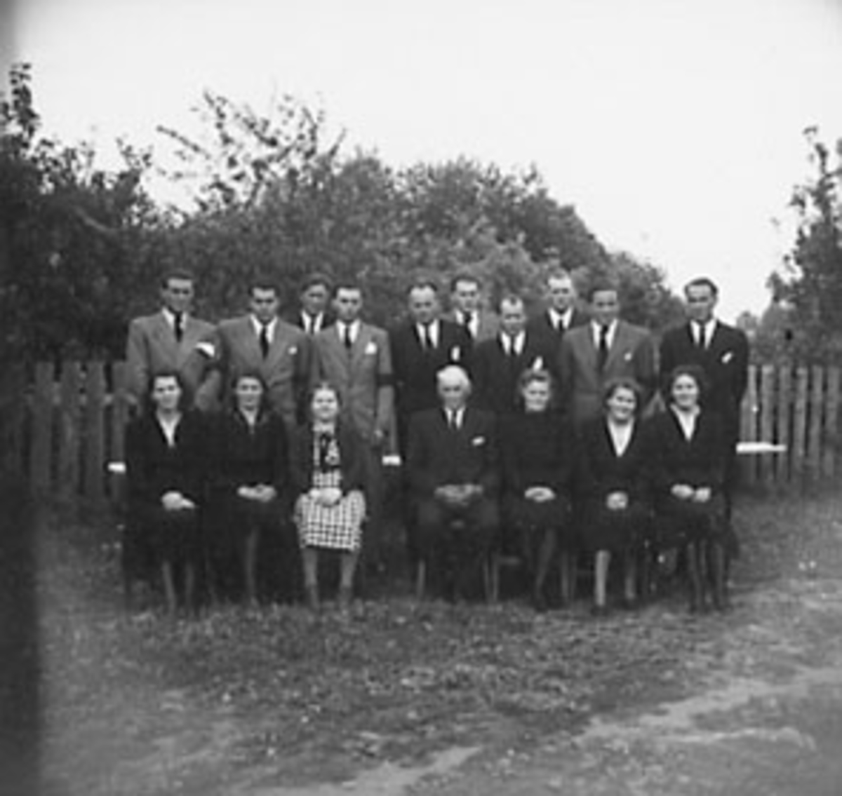 Anno Domkirkeodden, GRUPPE 17, FAMILIEGRUPPE, ANTAGELIG TATT I FORBINDELSE MED BEGRAVELSE, UTENDØRS, UKJENTE.