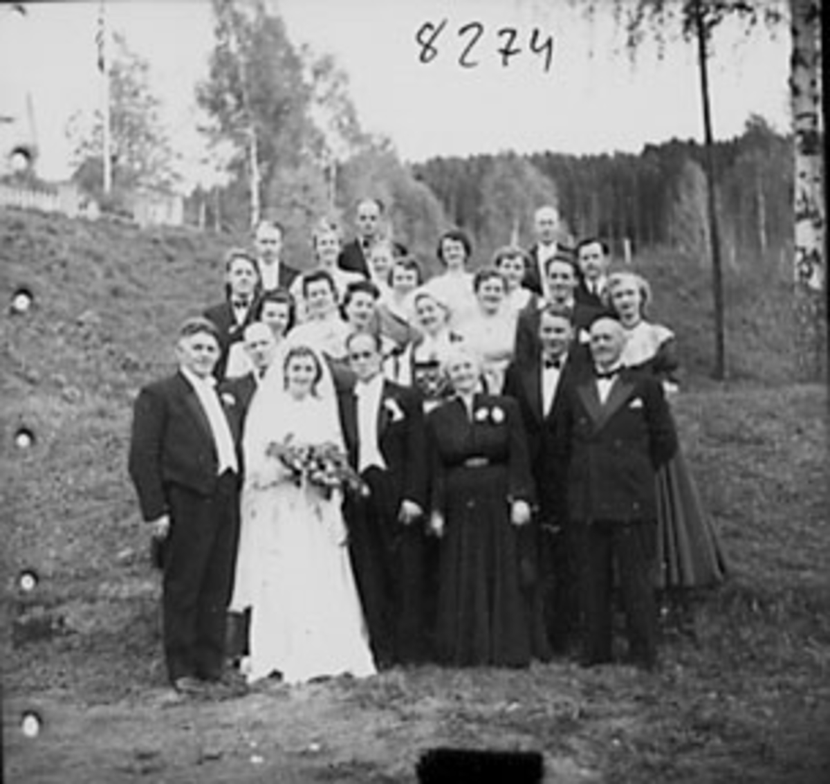 Anno Domkirkeodden, STOR GRUPPE, BRYLLUP, HALVARD BRYN MED BRUD DATTER AV KRISTIAN FJELD ORFØRER OG STATSRÅD