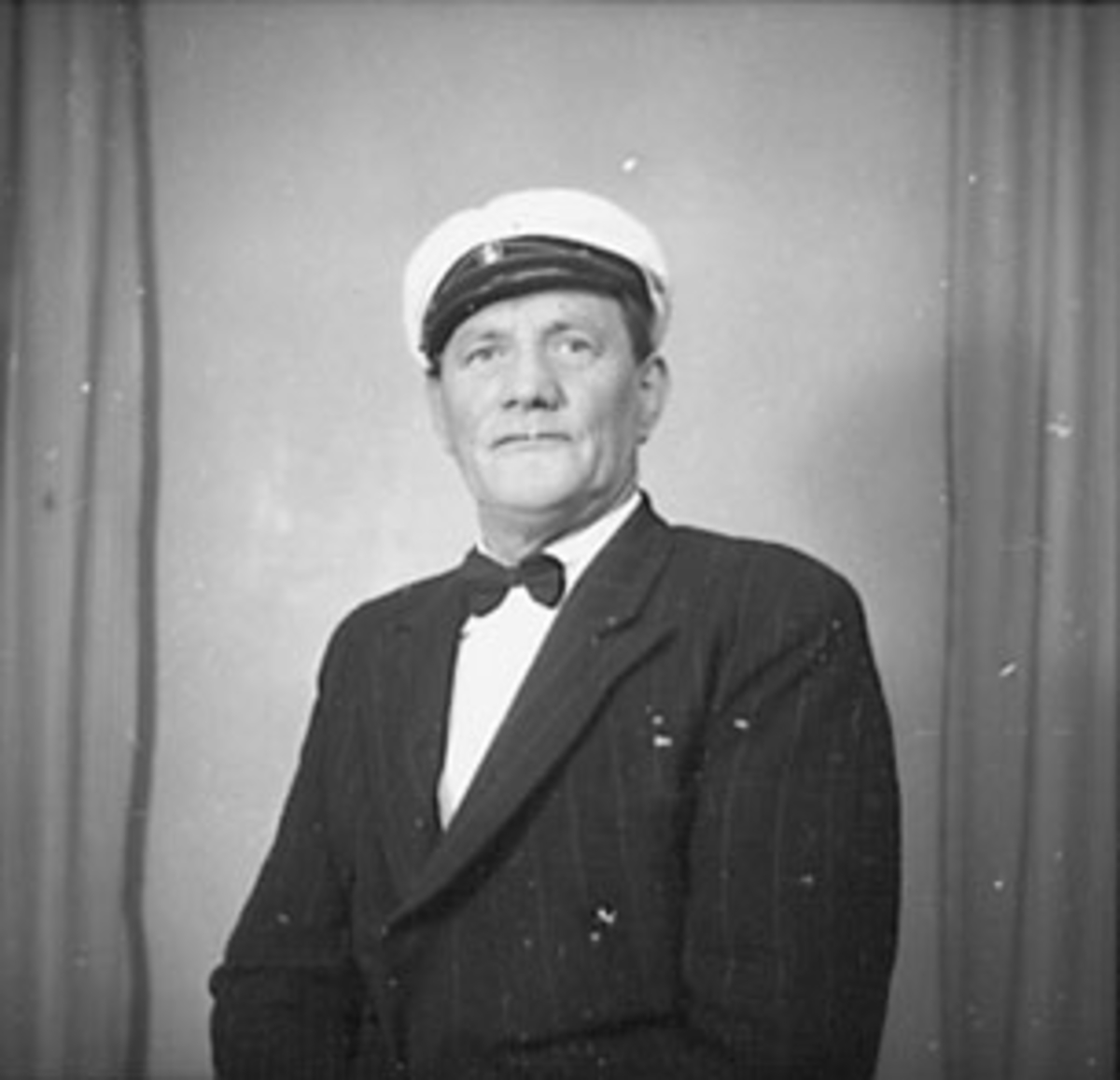 Anno Domkirkeodden, PORTRETT: KARL SØRENSEN MED SANGERLUE