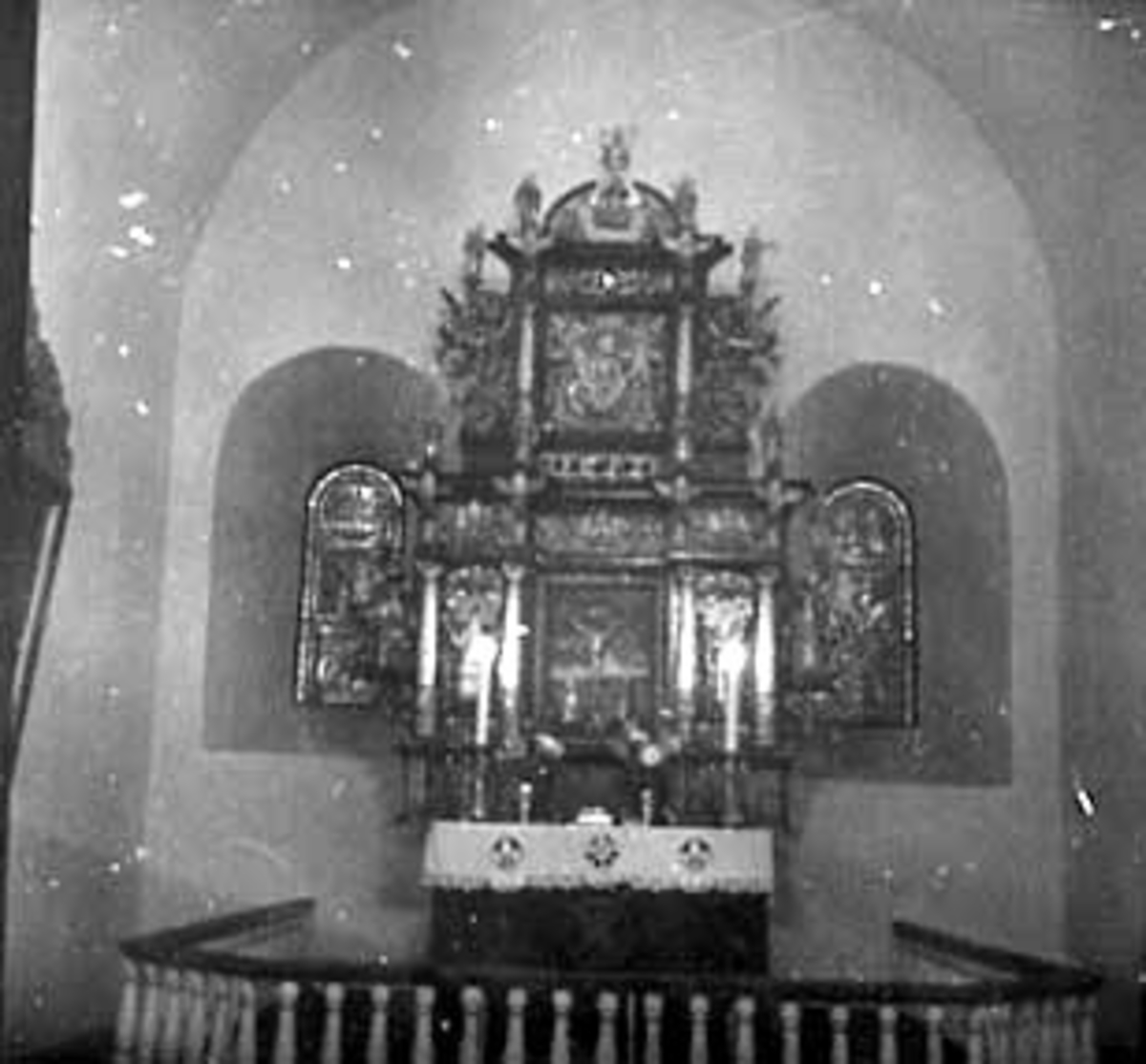 Anno Domkirkeodden, INTERIRØR STANGE KIRKE, ALTER, ALTERTAVLE