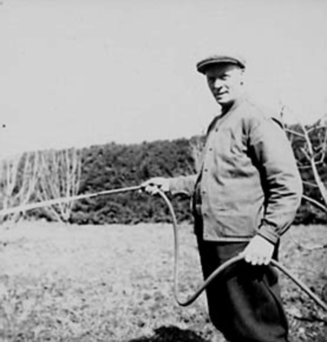 Anno Domkirkeodden, OSKAR HJERMSTAD MED SIX-PENCE OG HAGESLANGE, HAGEBRUK