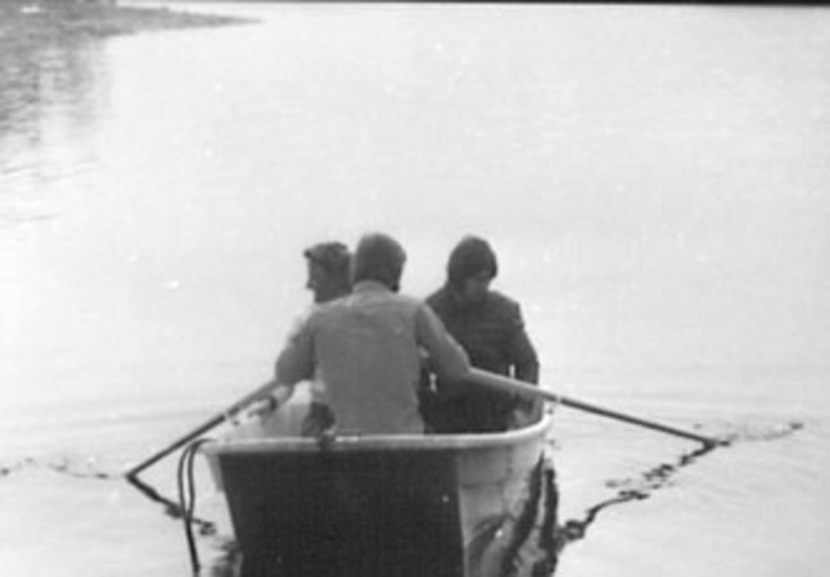 Anno Domkirkeodden, SØKING ETTER FLYVRAK I MJØSA VED STANGELANDET, RØBÅT MED DYKKER