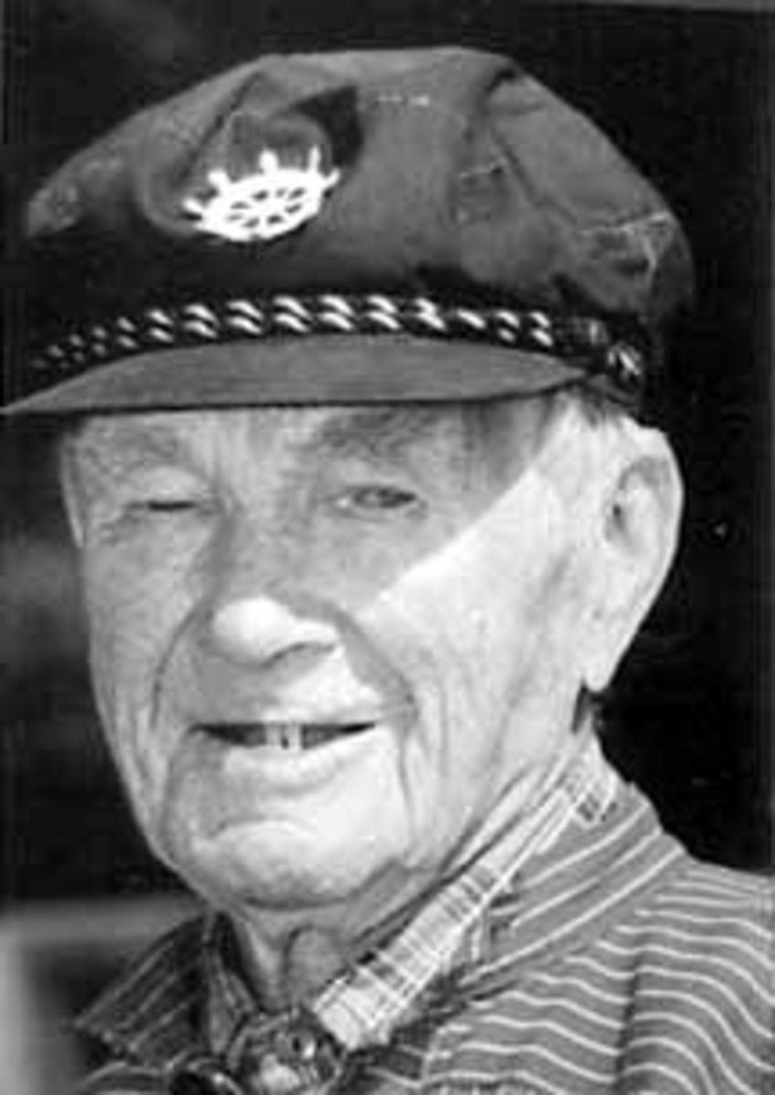 Anno Domkirkeodden, PORTRETT: HARALD STRAND FØDT: 23. 06. 1893, 100 ÅR GAMMEL, TANGEN