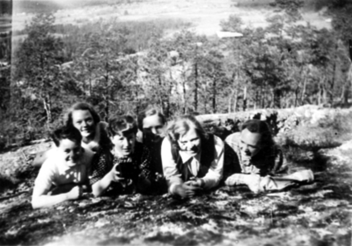 Anno Domkirkeodden, SØNDAGSTUR, FRITID, SKÅRÅSBERGET, VALLSET, GRUPPE 5 FRA VENSTRE: LIV MANGERUD, INGRID HARILDSTAD, INGRID MANGERUD, ÅSE FILSETH, ELDBJØRG HARILDSTAD OG MAGNHILD FILSET