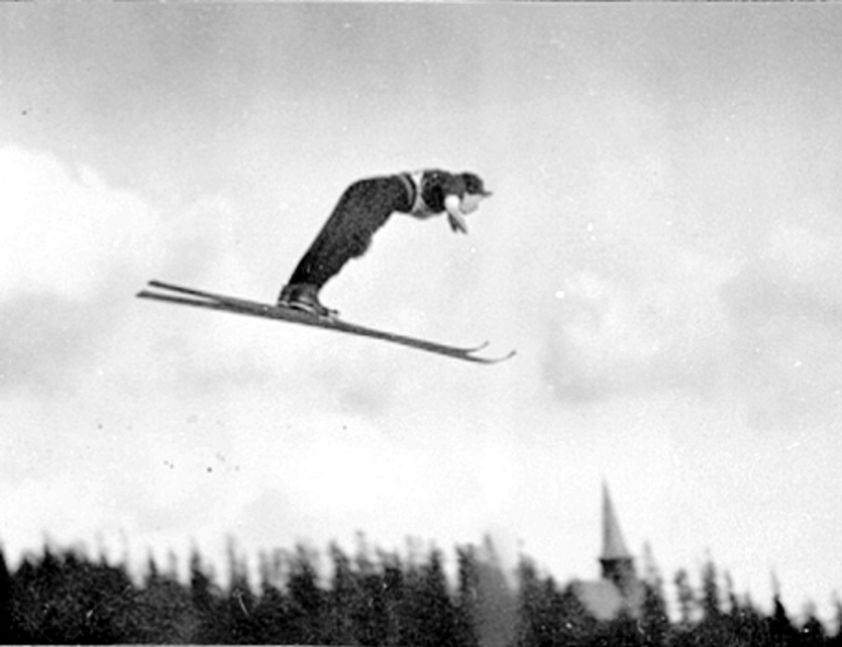 Anno Domkirkeodden, HOLMENKOLLEN SKIHOPPBAKKE, TORMOD SAND I SVEVET