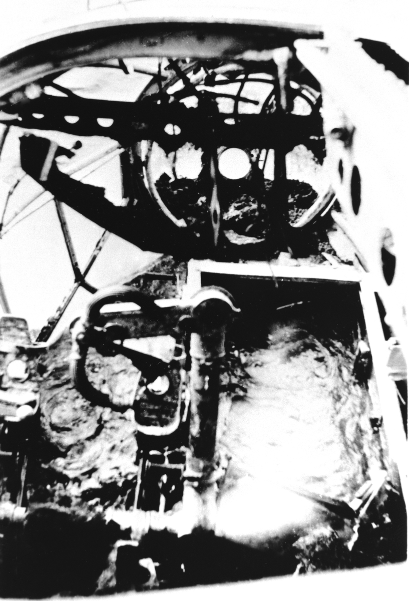 Anno Domkirkeodden, TYSK HEINKELL 111, BOMBEFLY FRA KRIGEN, NØDLANDET PÅ MJØSISEN PÅ TANGEN, DRATT PÅ LAND I 1948.