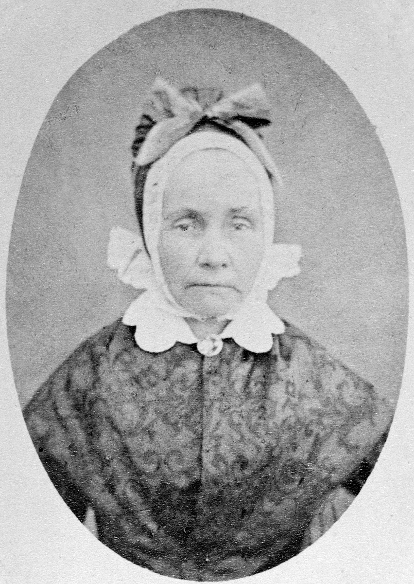 Anno Domkirkeodden, ELI FRANG 1802 - 1875, FØDT LAHLUM, KVINNEKLÆR, HODEPLAGG, RYNKELUE.