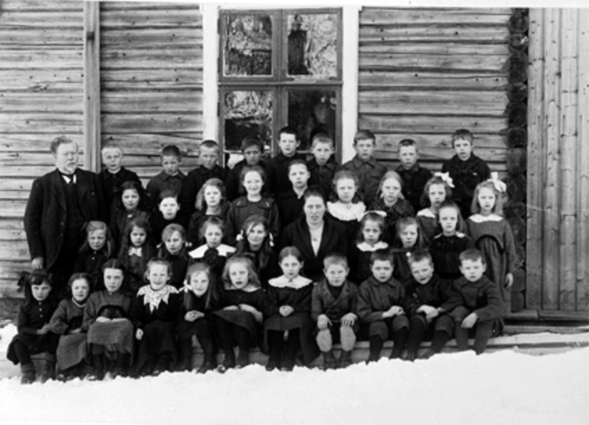 Anno Domkirkeodden, AASEN SKOLE, SKOLEFOTO, KLASSEBILDE, SKOLEELEVER MED LÆRER.