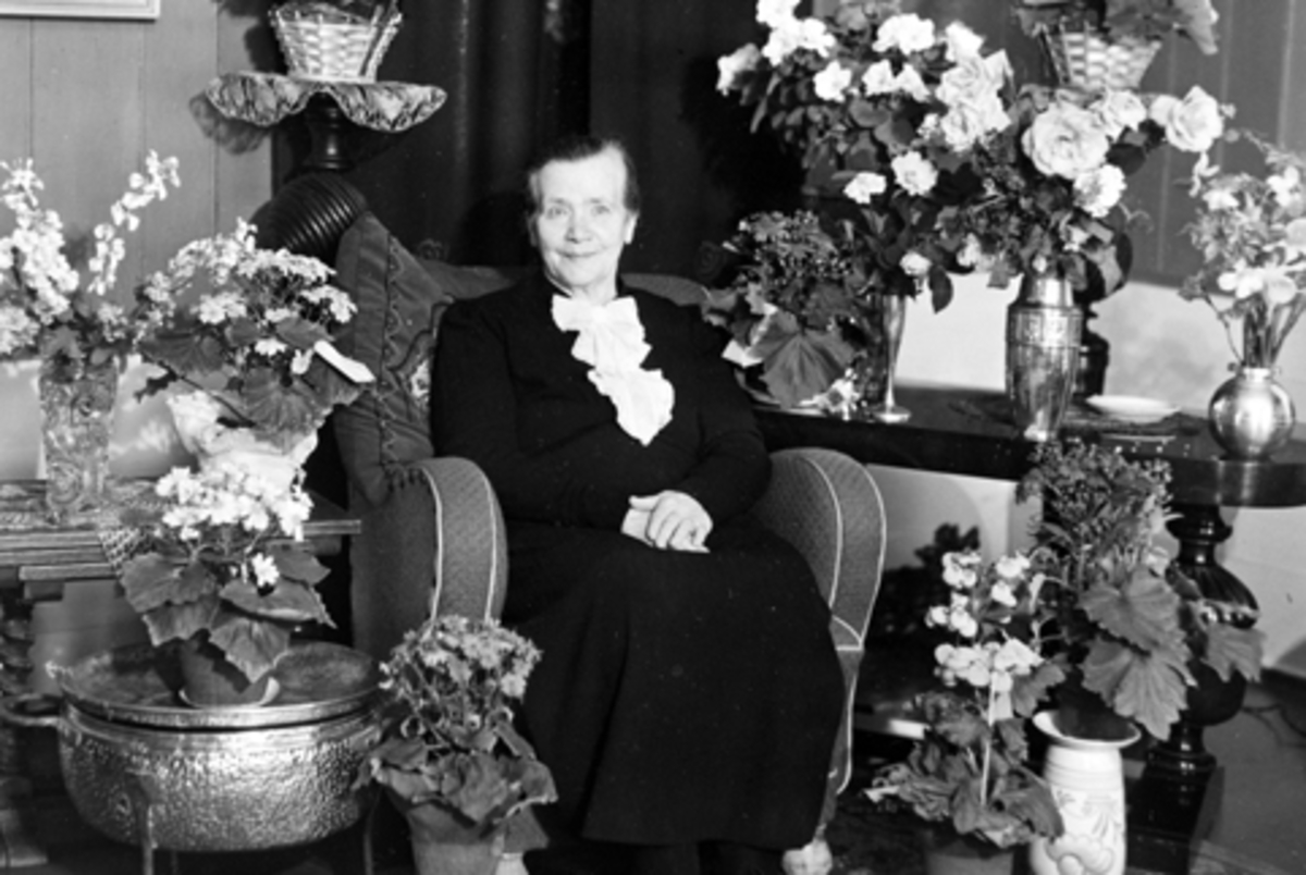 Anno Domkirkeodden, KARI PEDERSEN KNAPHOLEN, ROMEDAL F. 14/5-1871, D. JANUAR 1948, FØDT RAGNHILDSRUD FRA GRAN PÅ HADELAND.